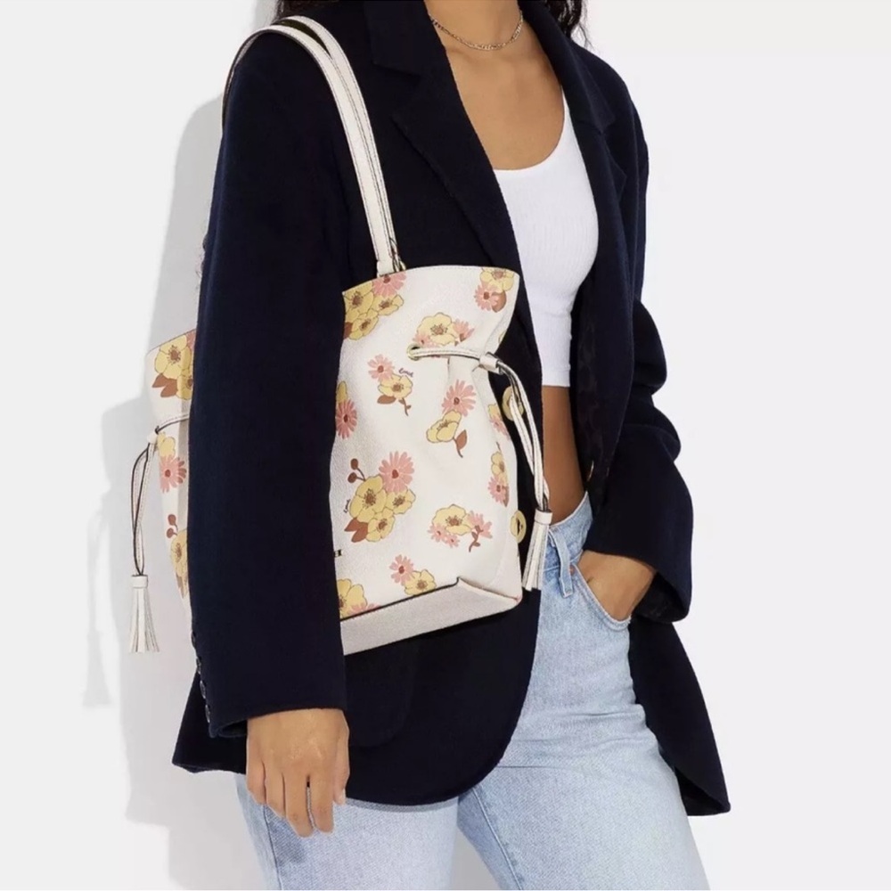 Coach
COACH Women's Andy Tote Bag With Floral Cluster Print - Picture 2 of 7